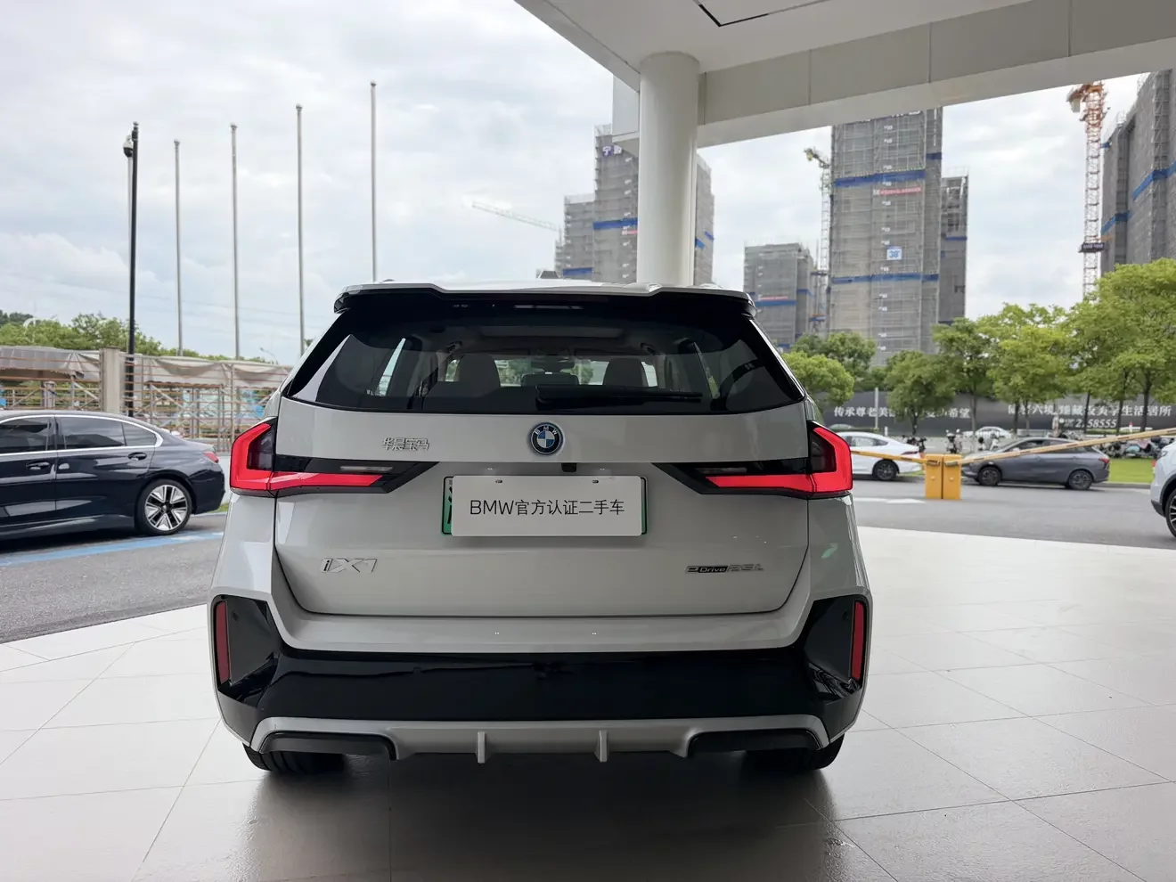 BMW iX1