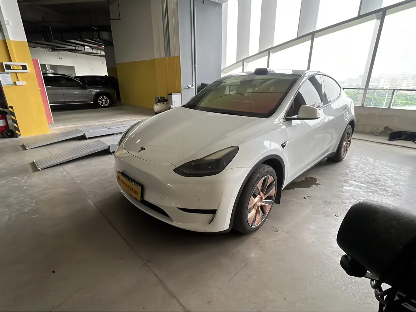 TESLA MODEL Y
