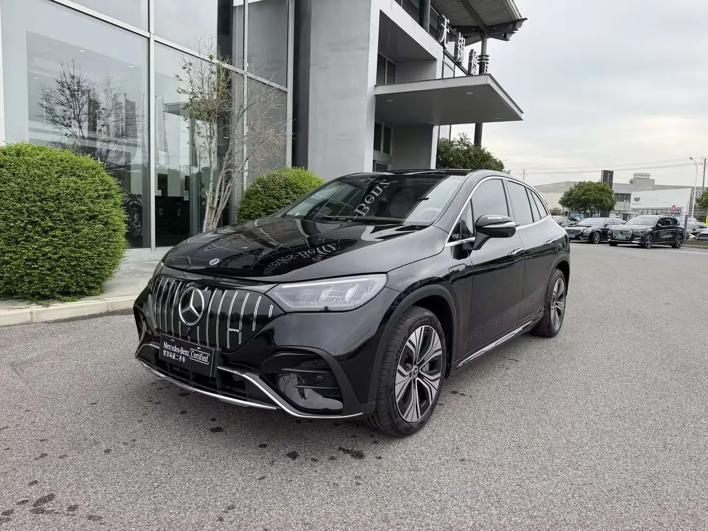 Mercedes-Benz EQE SUV