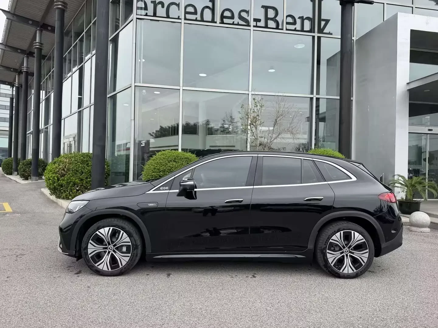 Mercedes-Benz EQE SUV