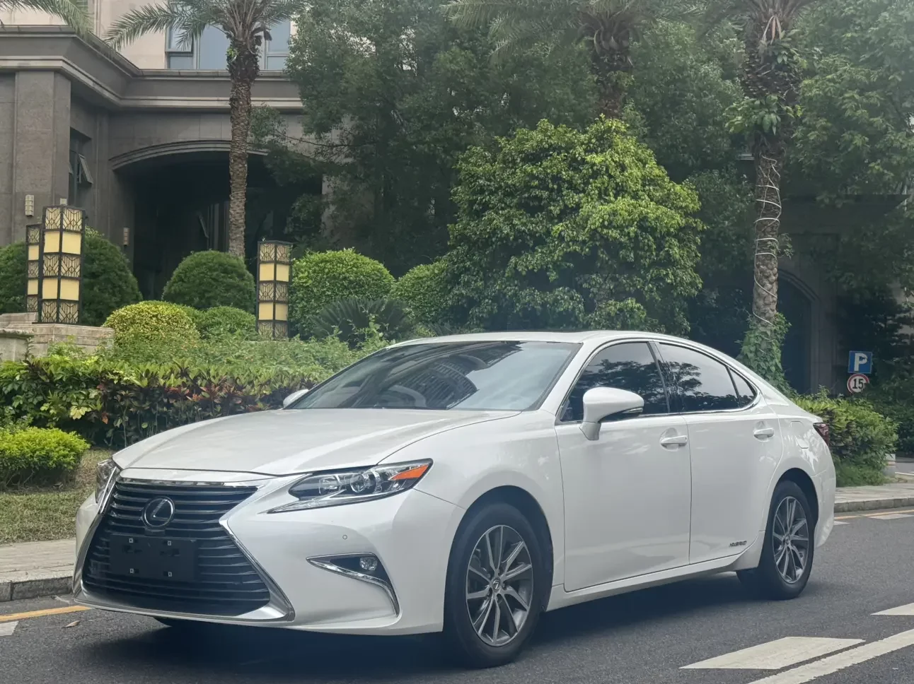 Lexus ES