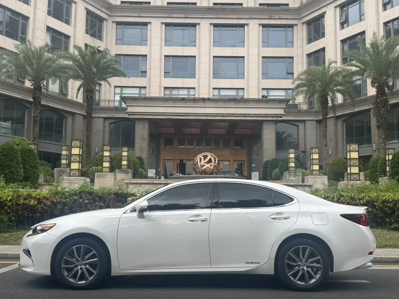 Lexus ES