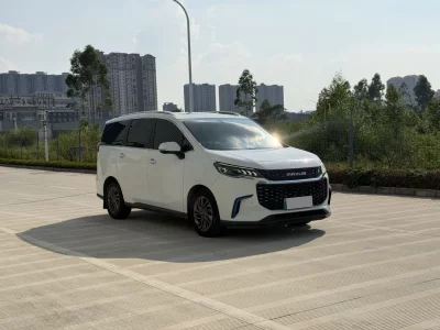 Maxus Chase EUNIQ 5 PLUG IN