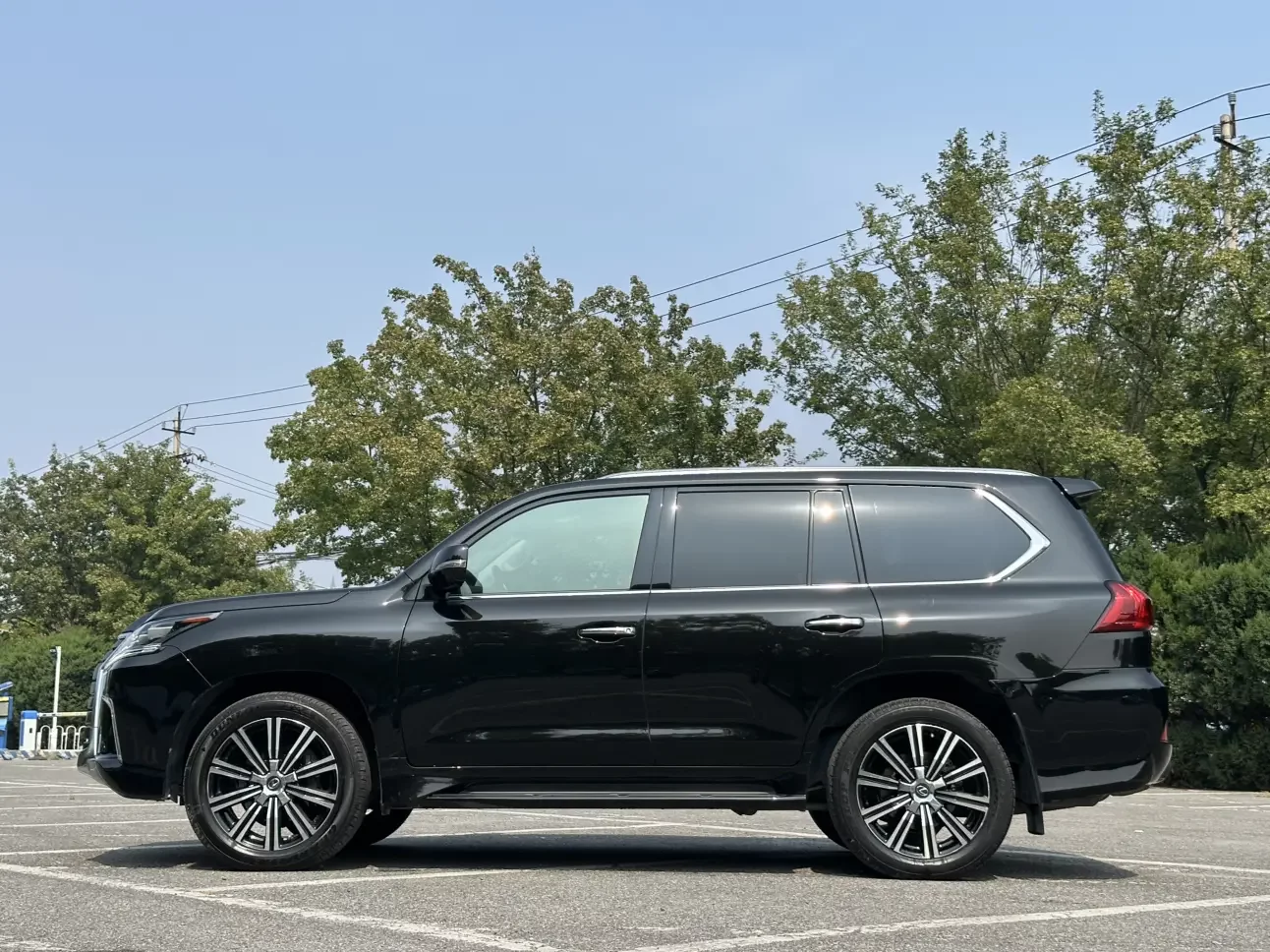 Lexus LX
