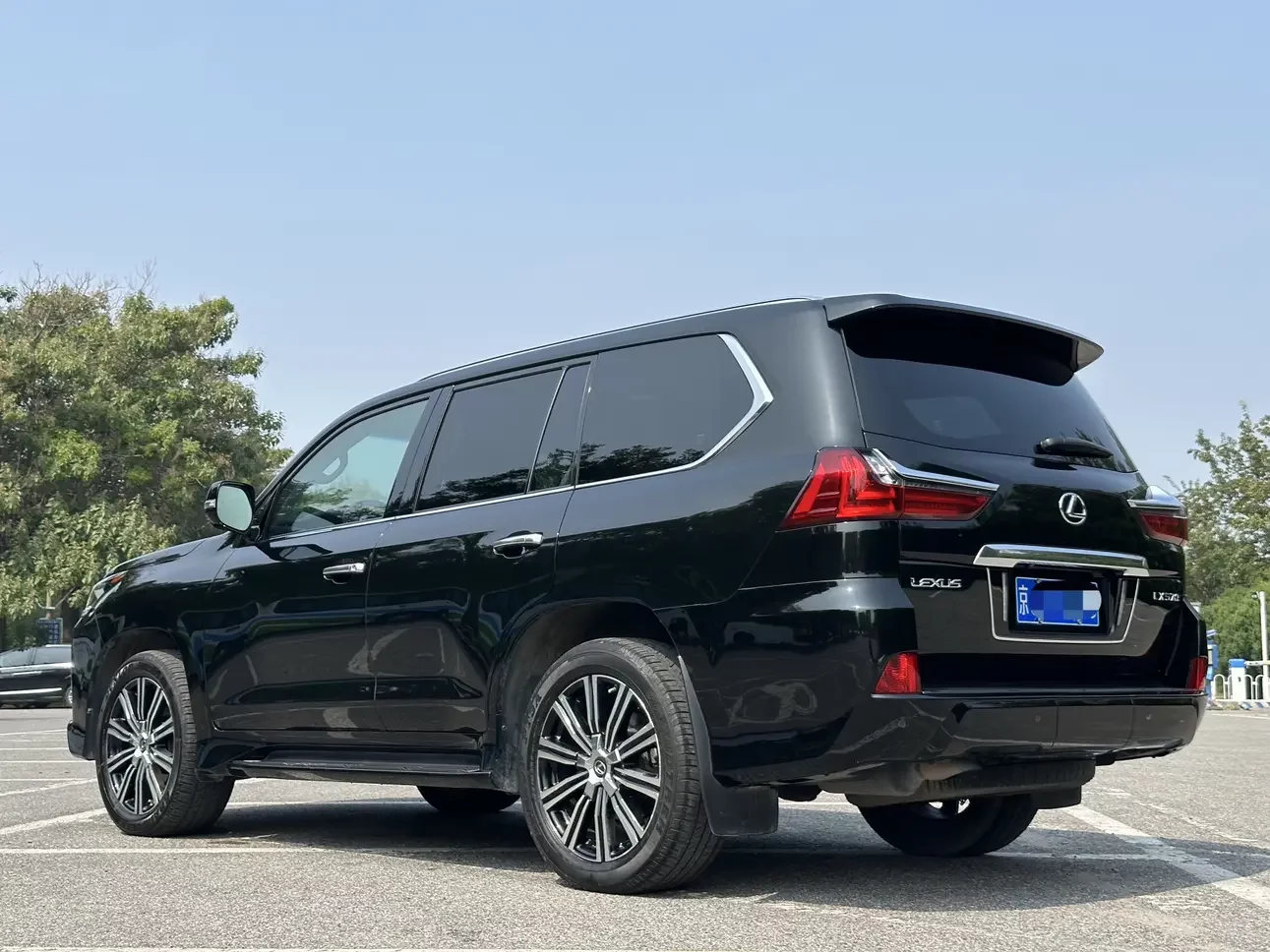Lexus LX