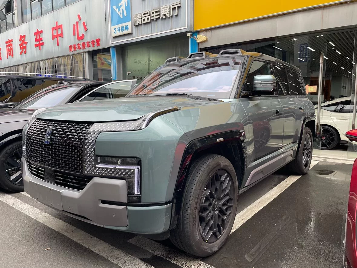 BYD Yangwang U8