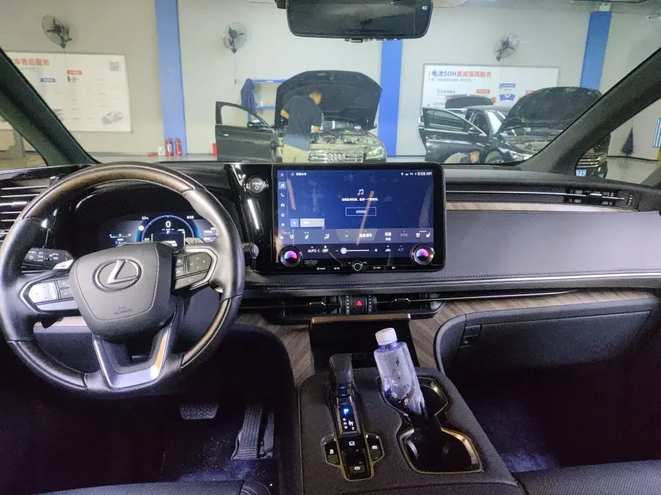 Lexus LM