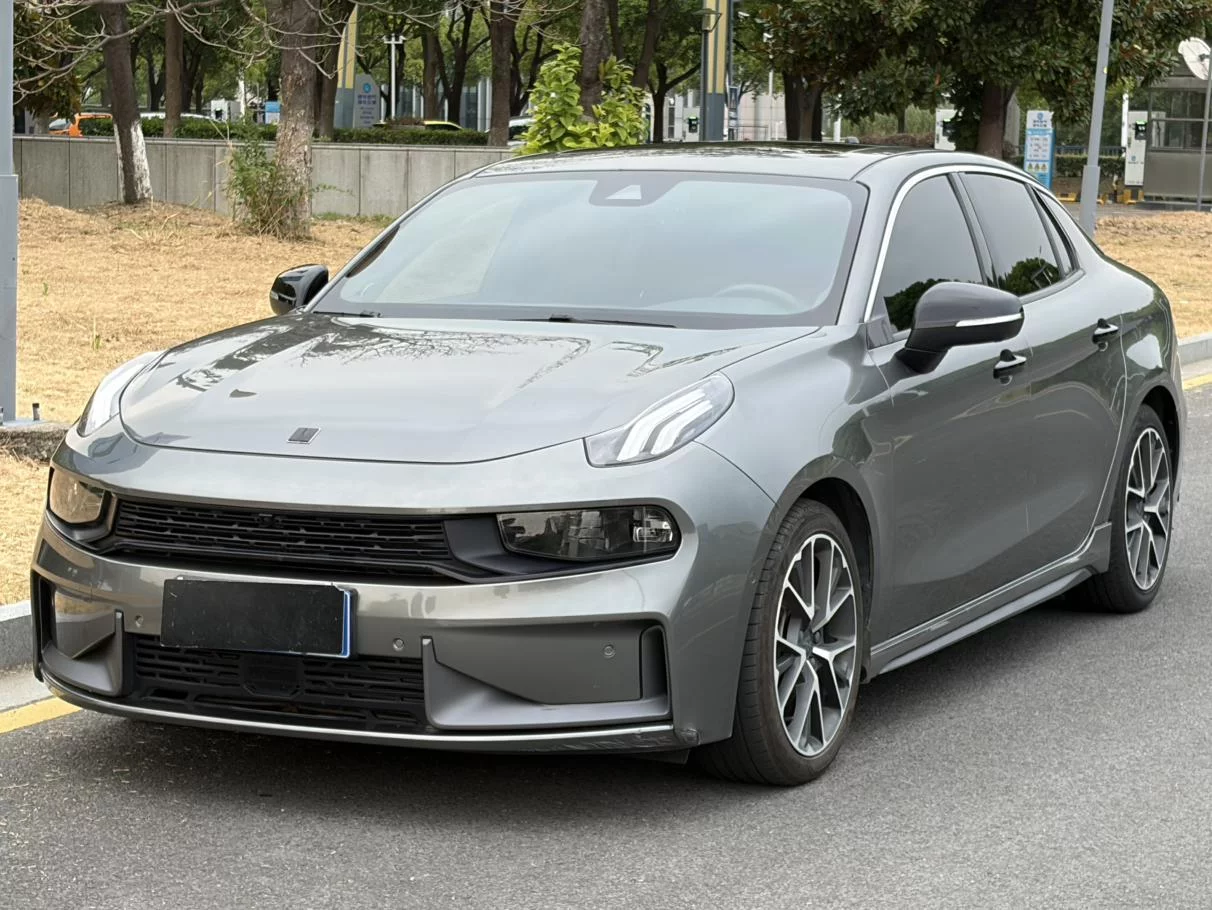 Lynk & Co 03