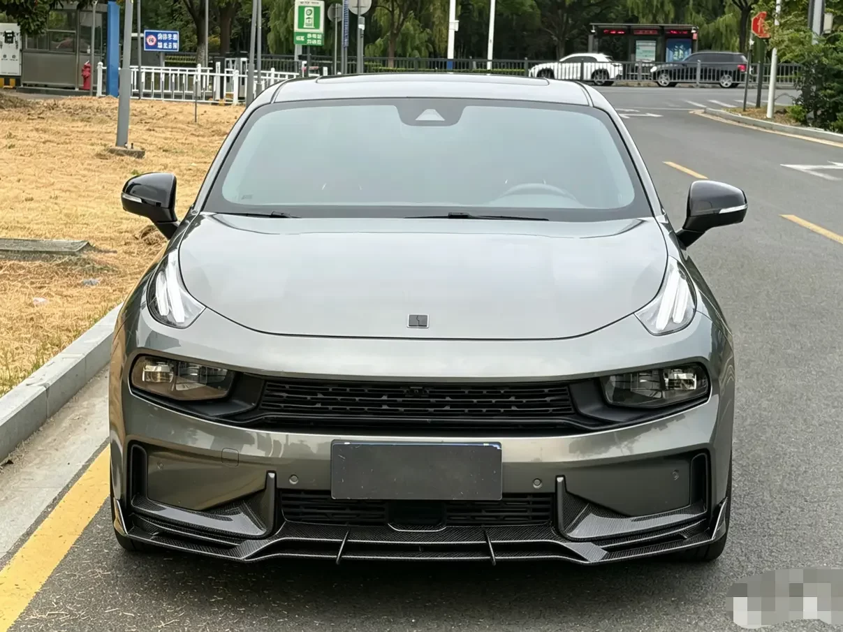 Lynk & Co 03