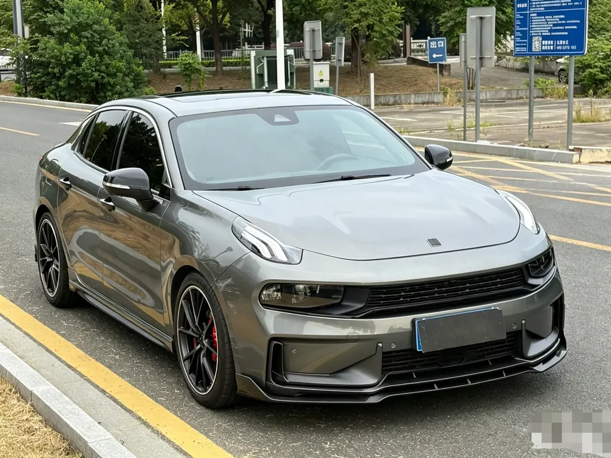 Lynk & Co 03