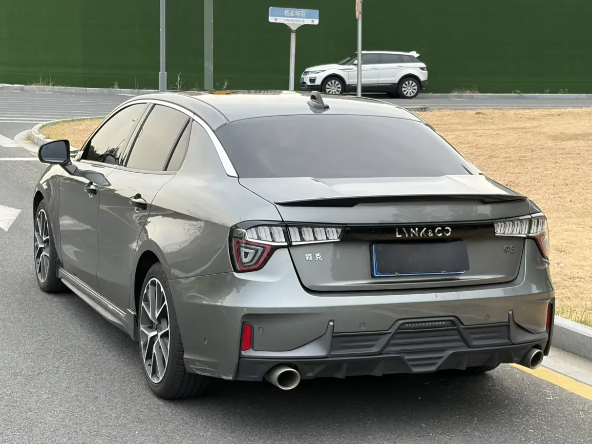 Lynk & Co 03