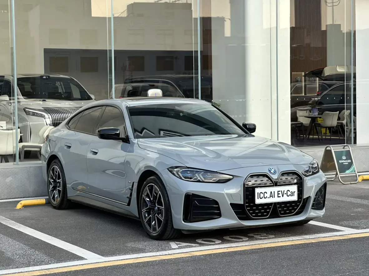 BMW i4