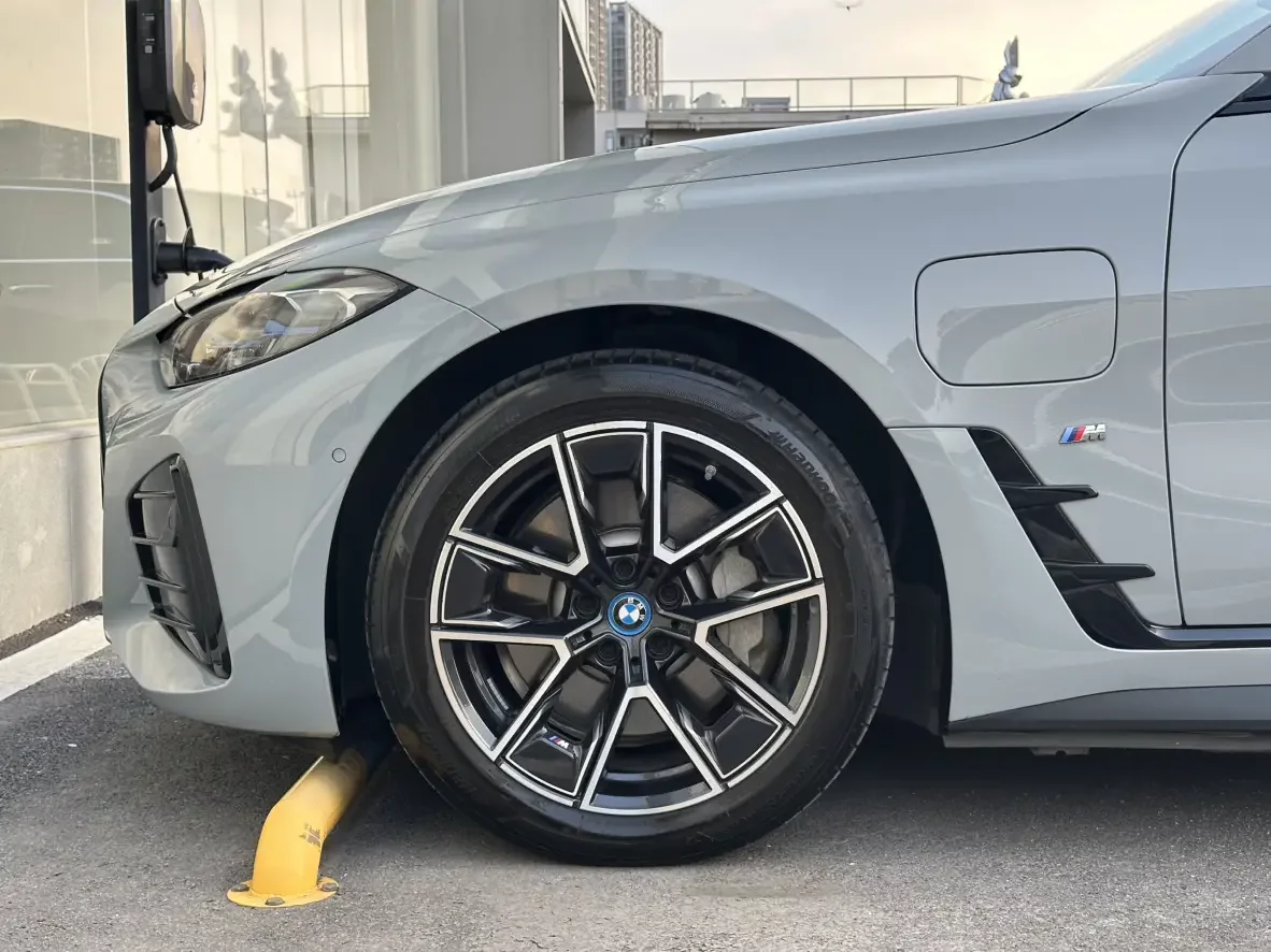 BMW i4