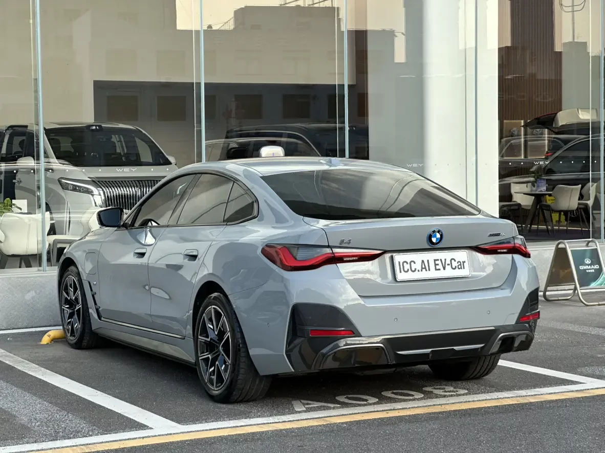 BMW i4