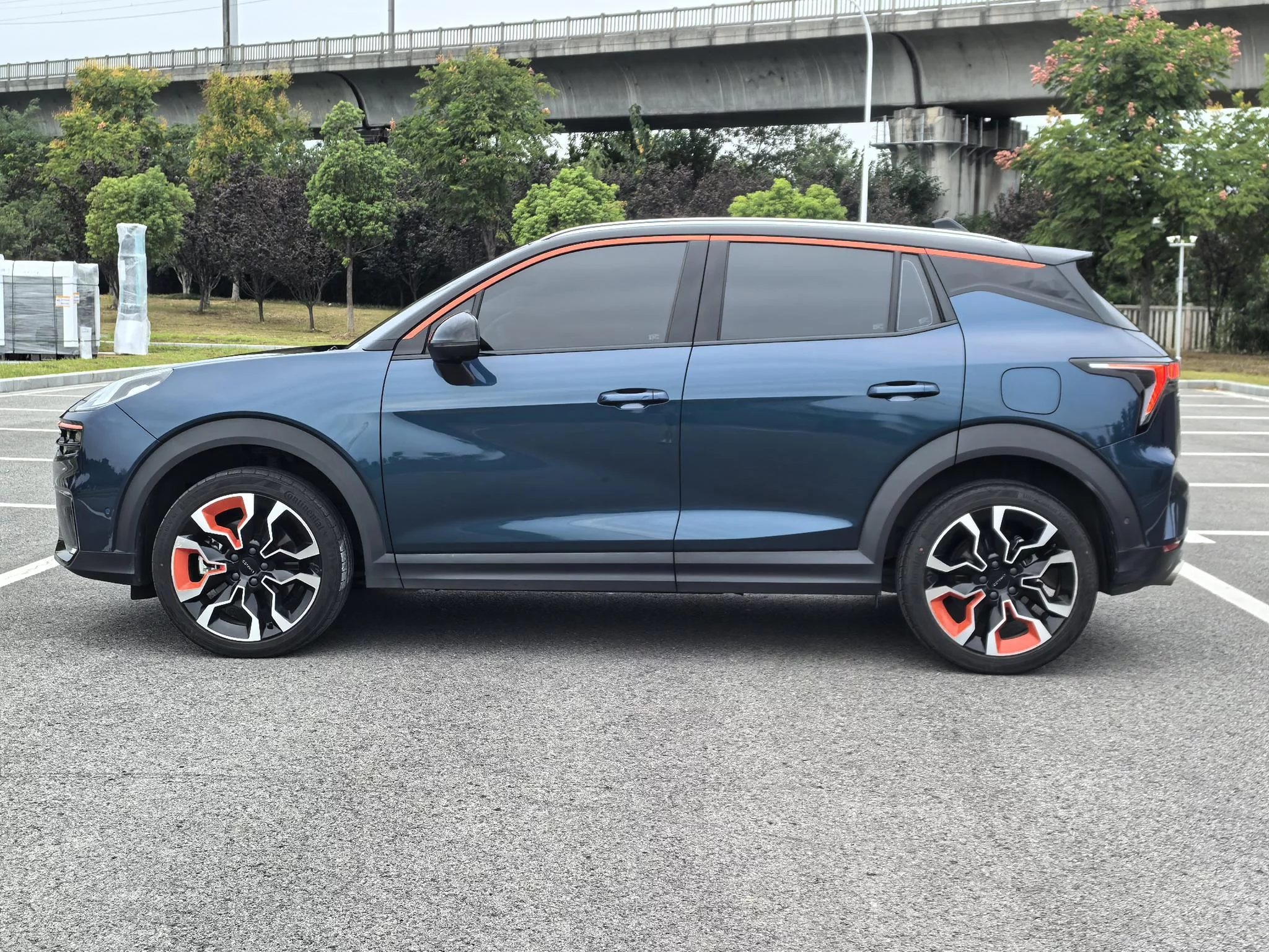 Lynk & Co 06