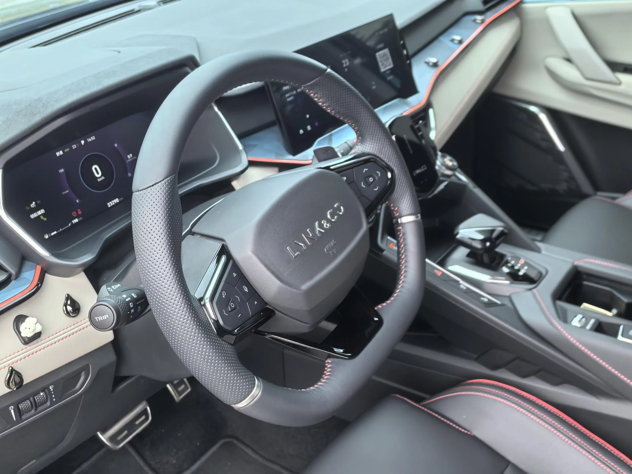 Lynk & Co 06
