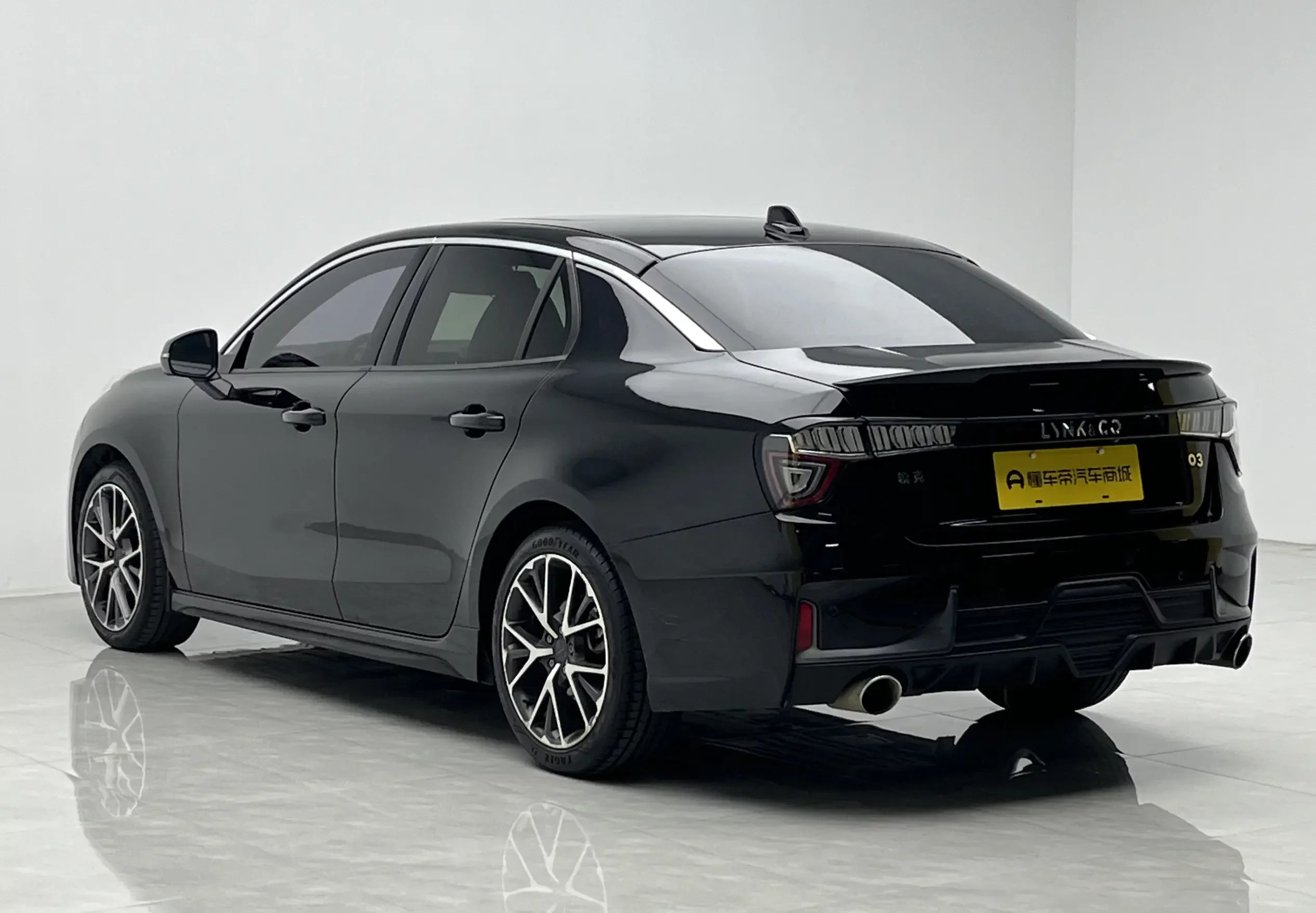 Lynk & Co 03