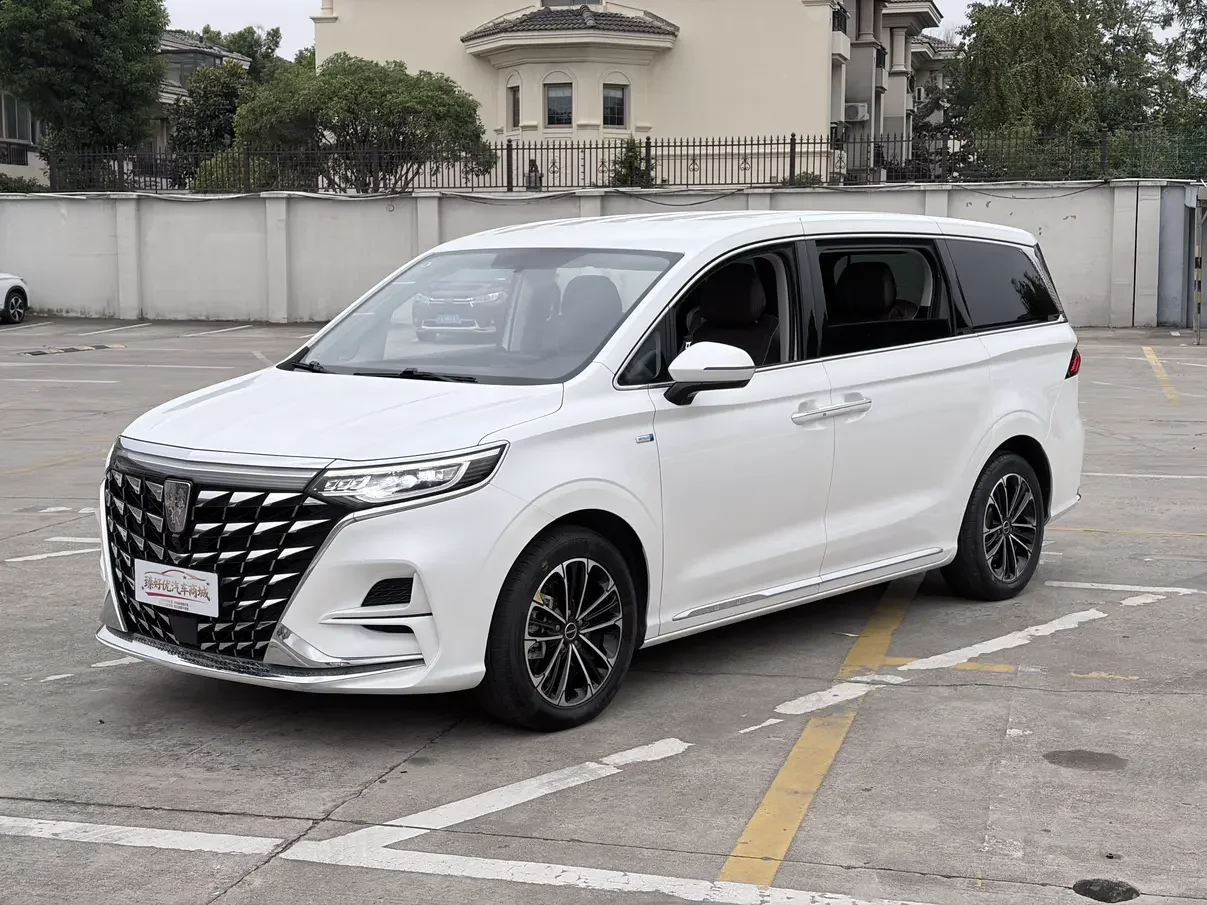 Roewe iMAX8