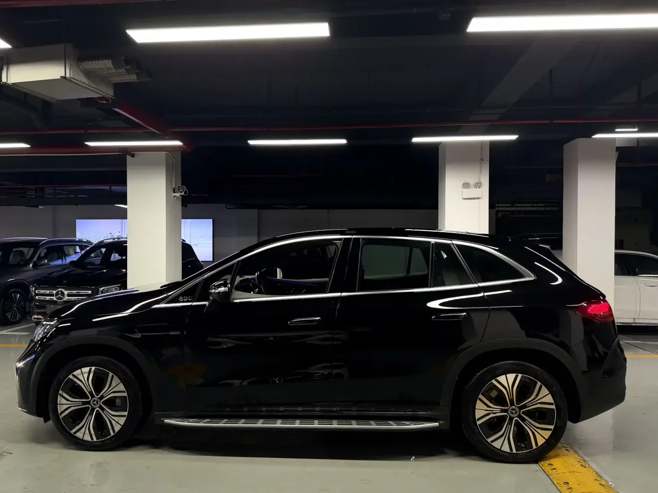 Mercedes-Benz EQE SUV