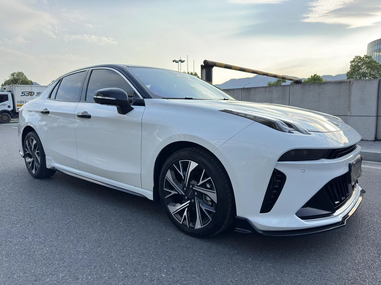 Lynk & Co 03