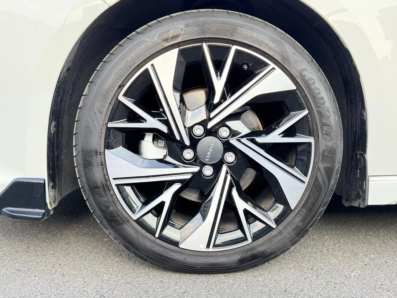 Lynk & Co 03