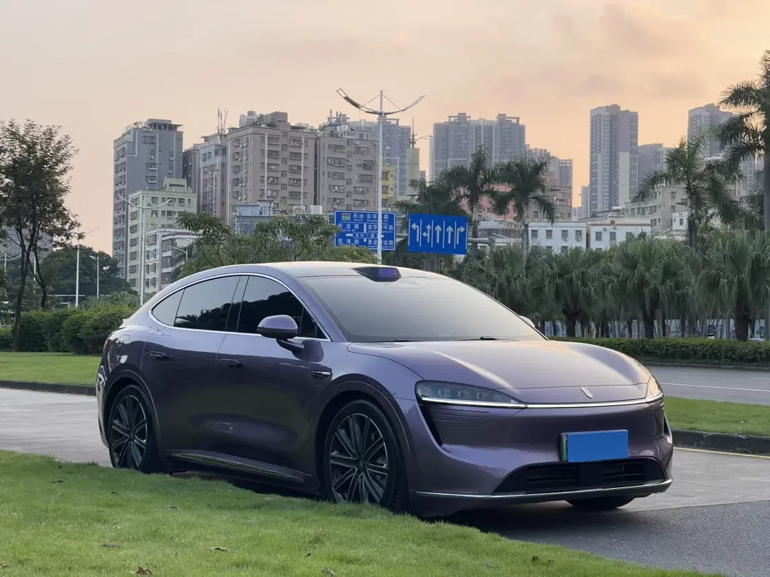 Luxeed Zhijie R7