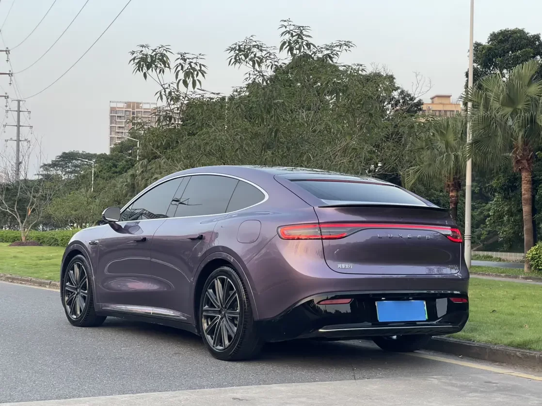 Luxeed Zhijie R7