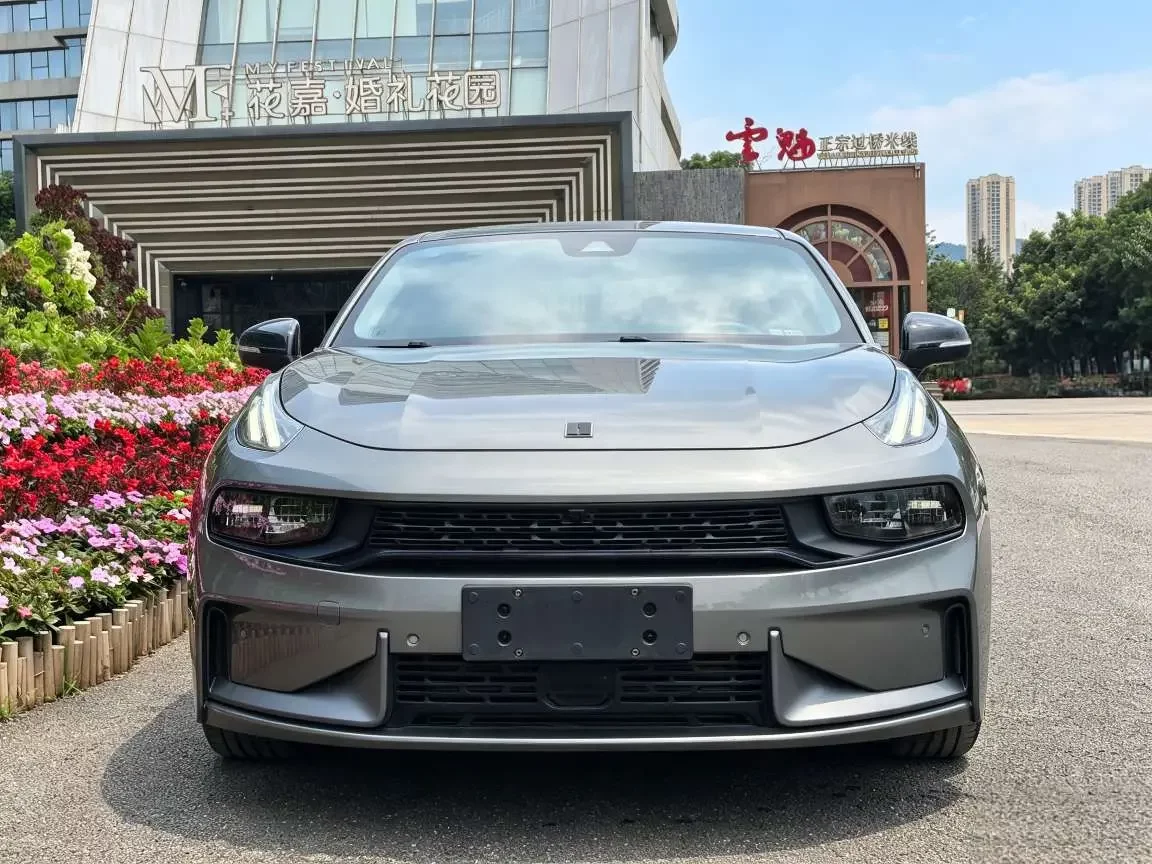 Lynk & Co 03