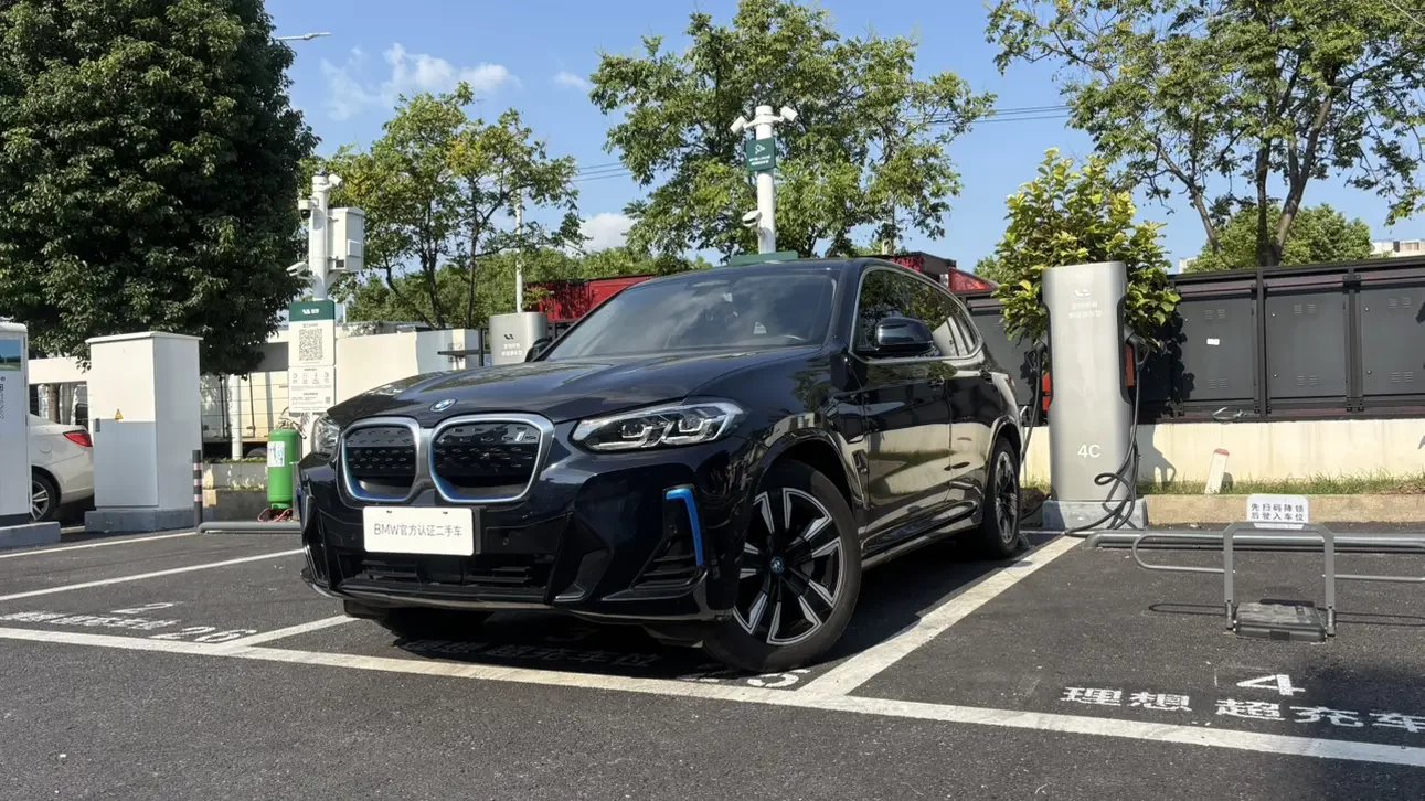 BMW IX3
