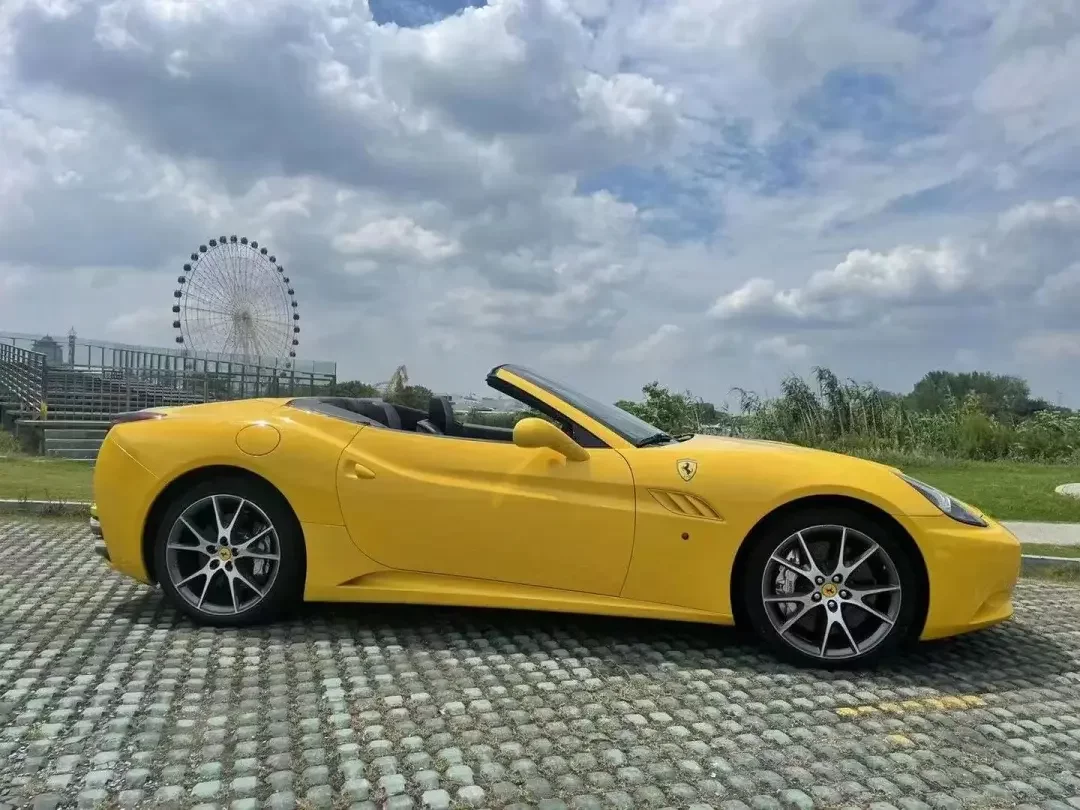 Ferrari California T