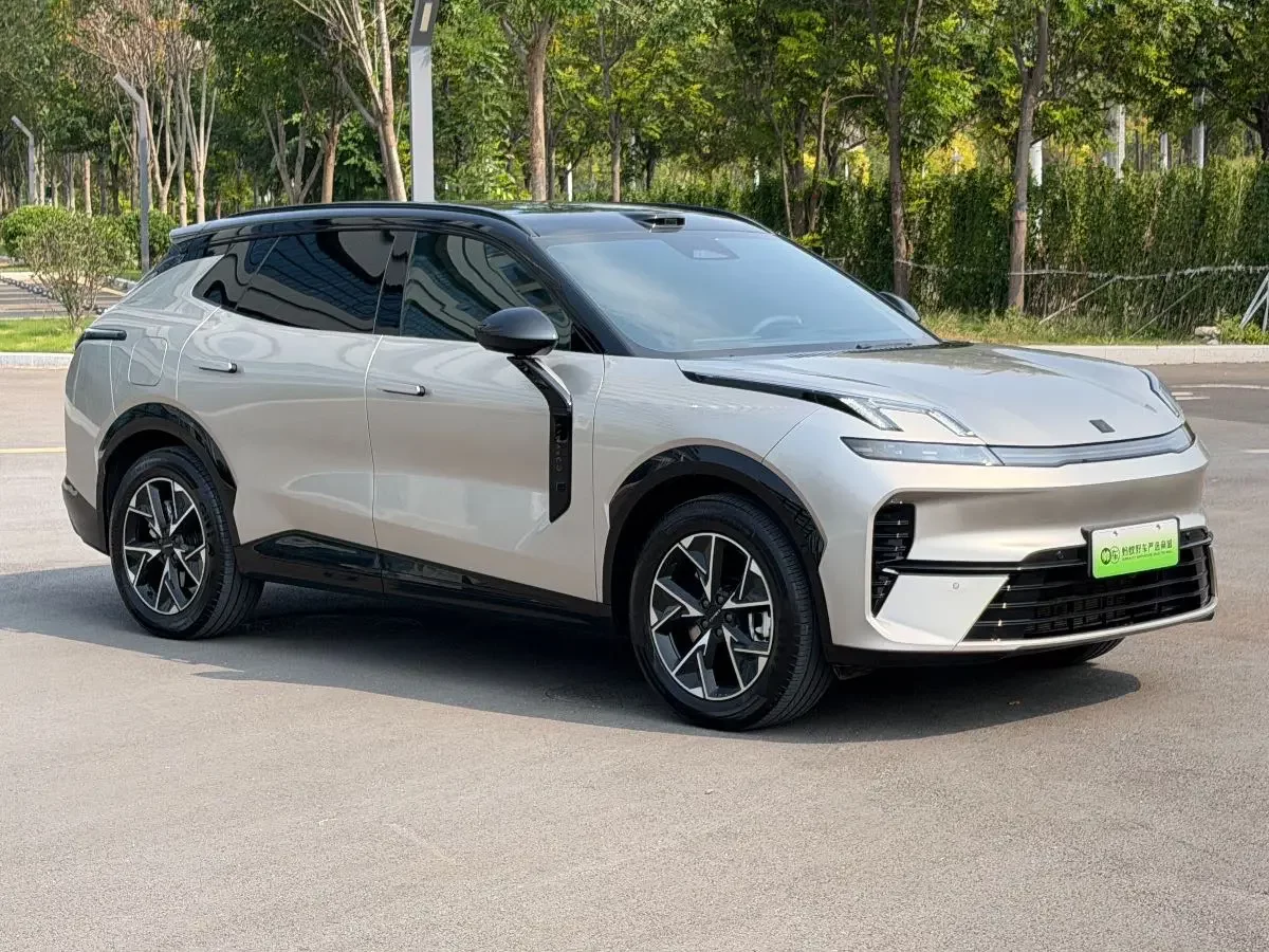 Lynk & Co 08 EM-P