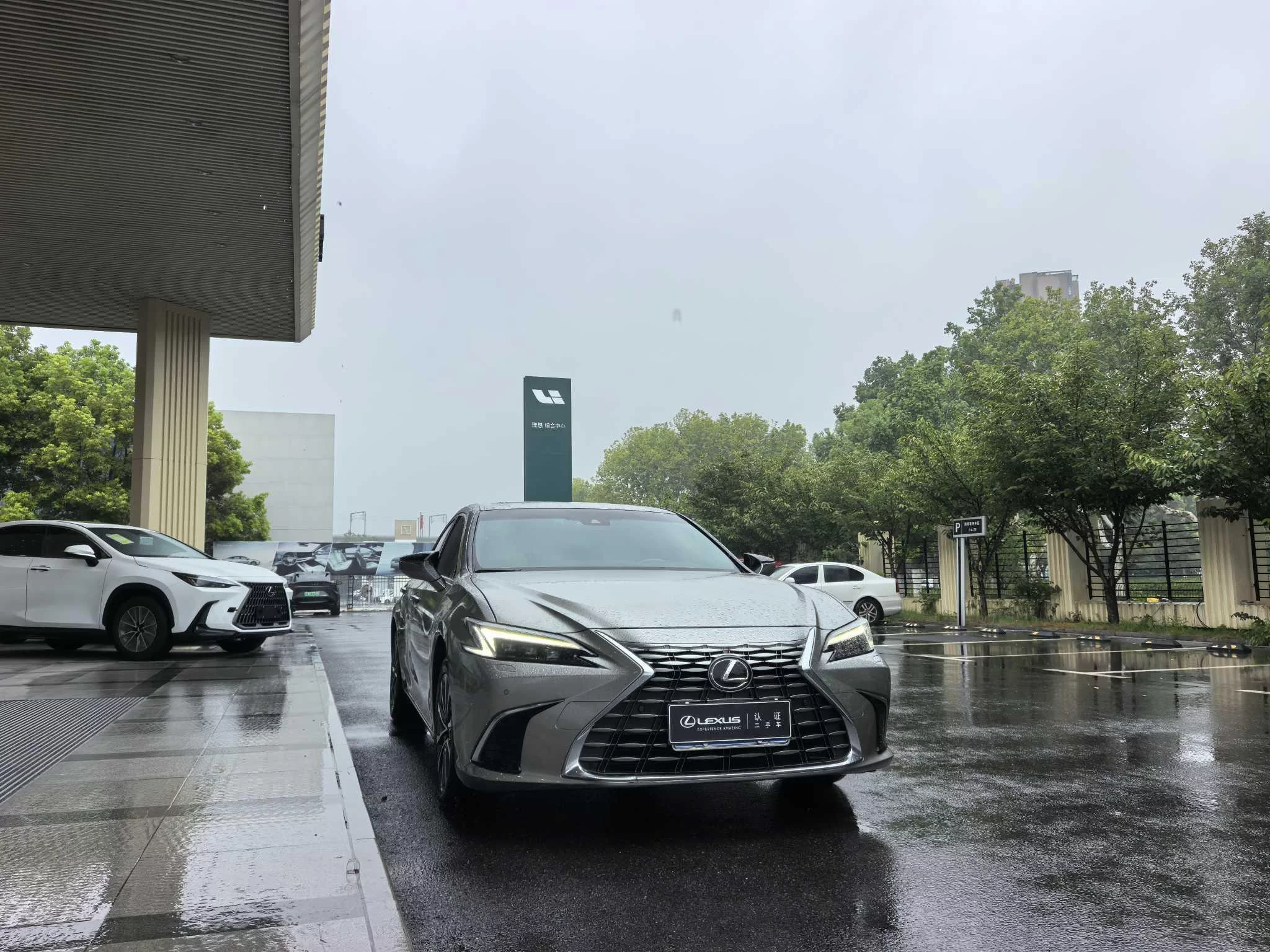 Lexus ES
