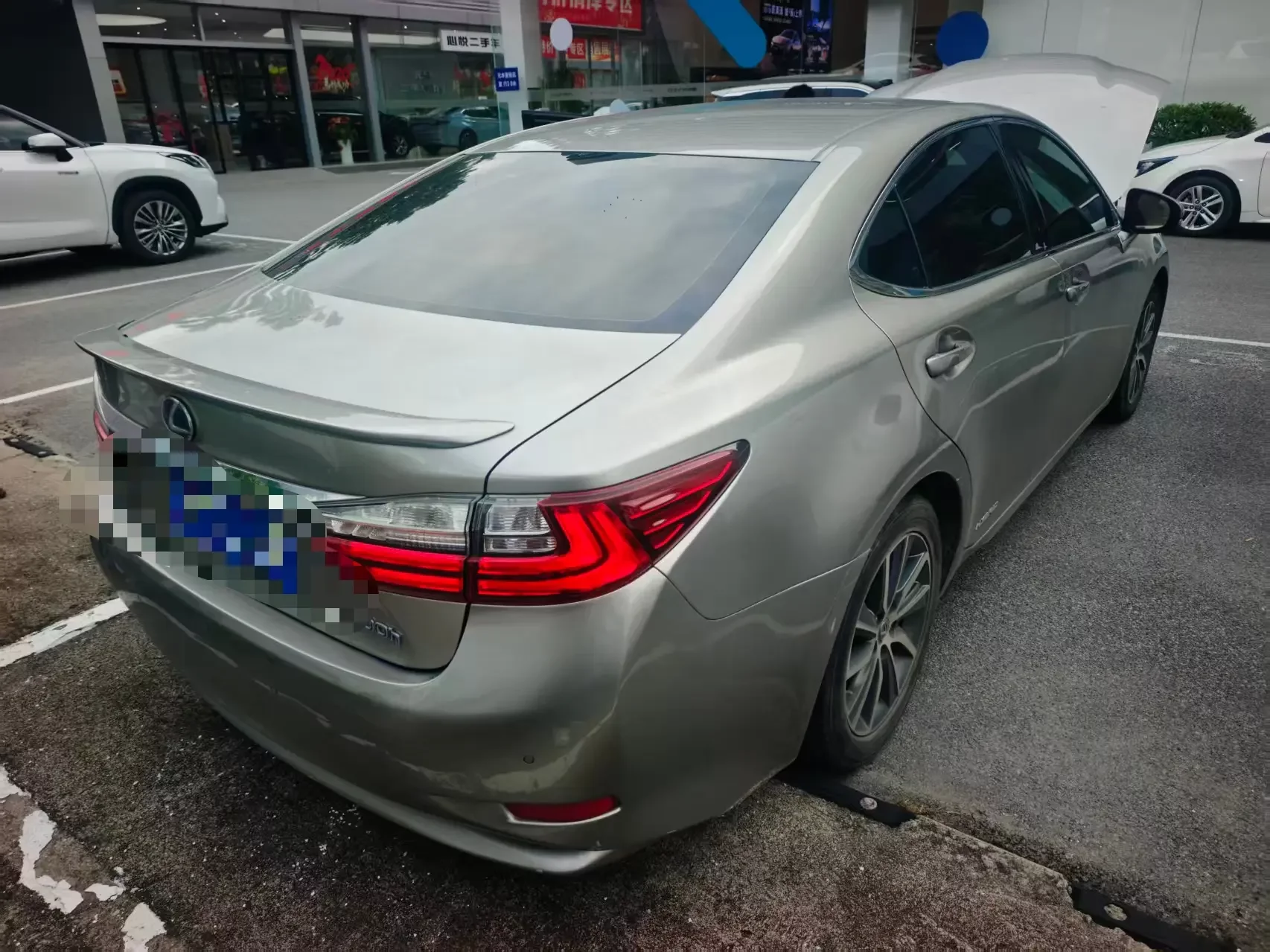 Lexus ES