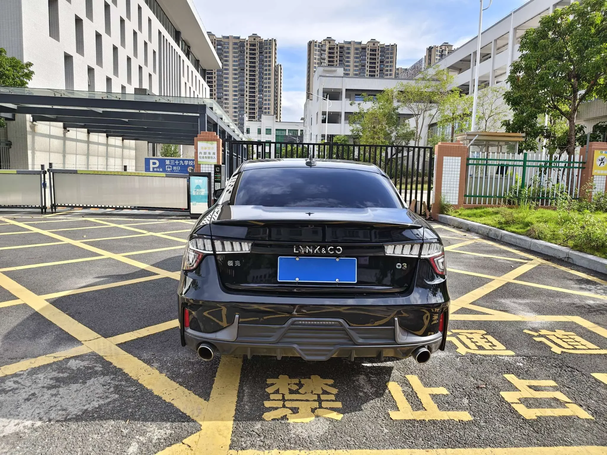 Lynk & Co 03