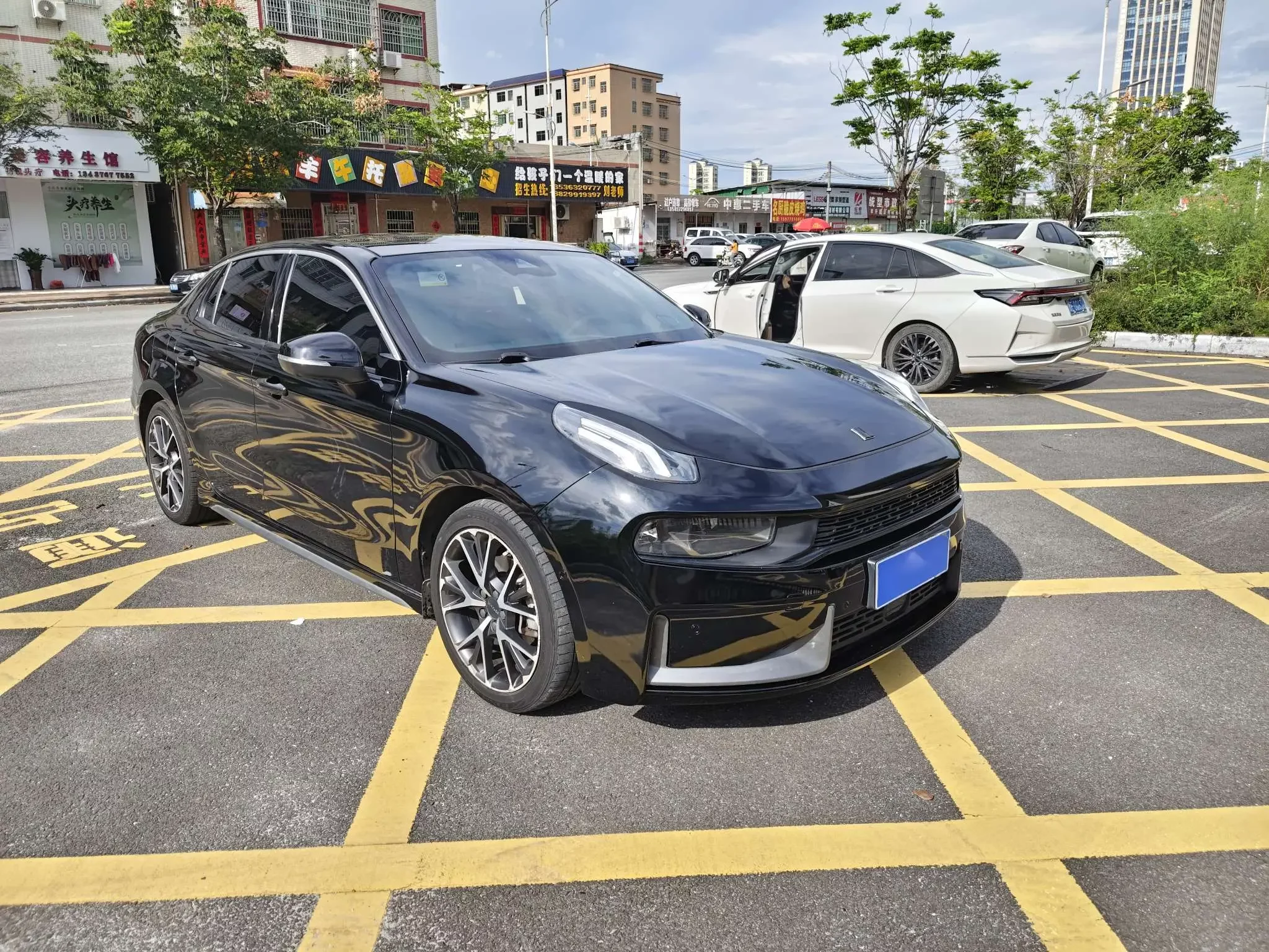 Lynk & Co 03