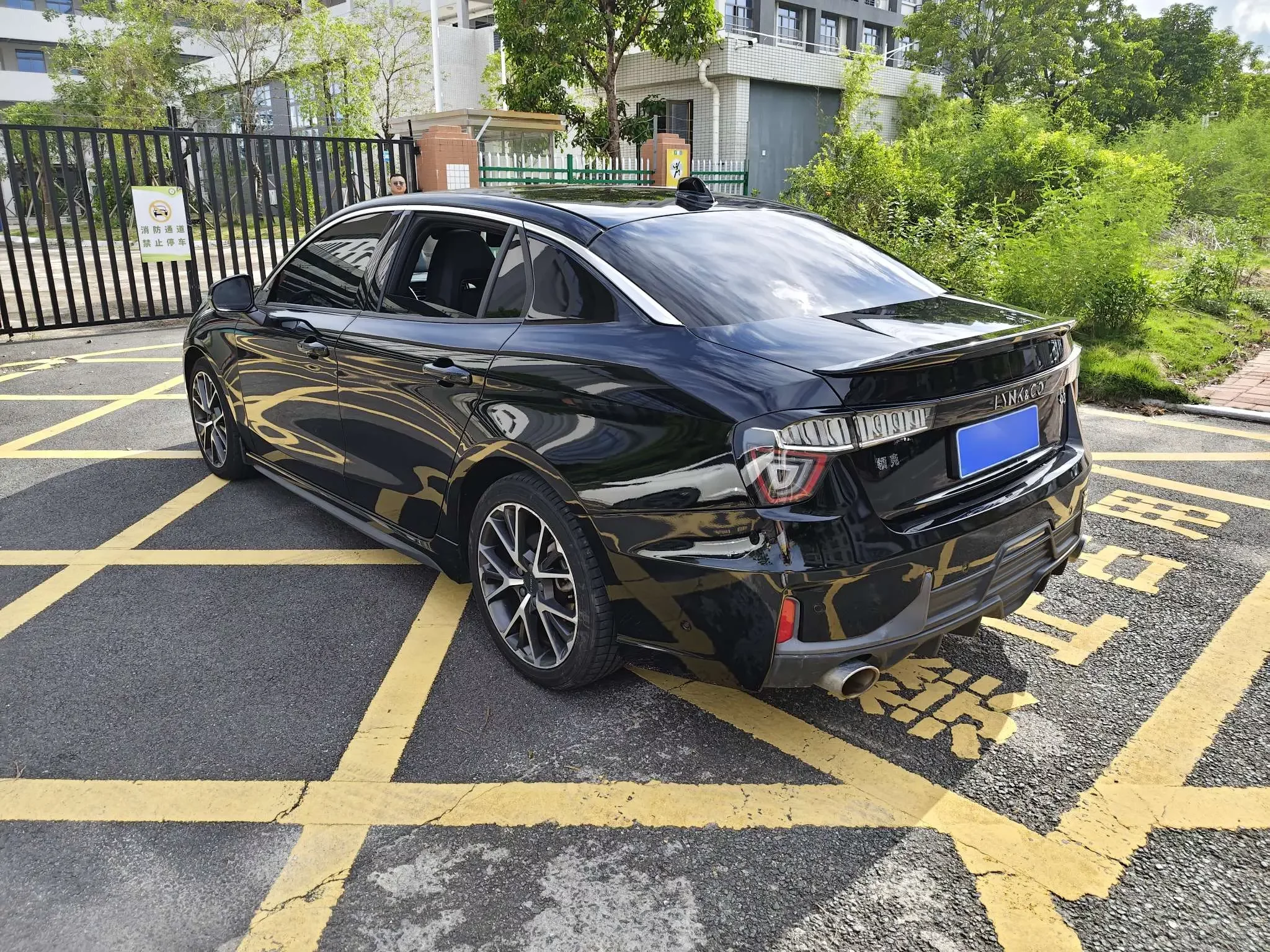 Lynk & Co 03