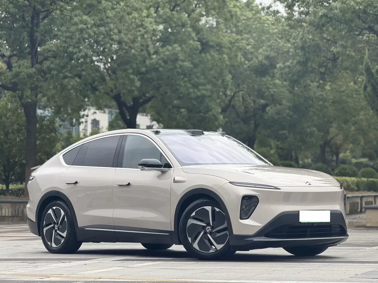 NIO EC7