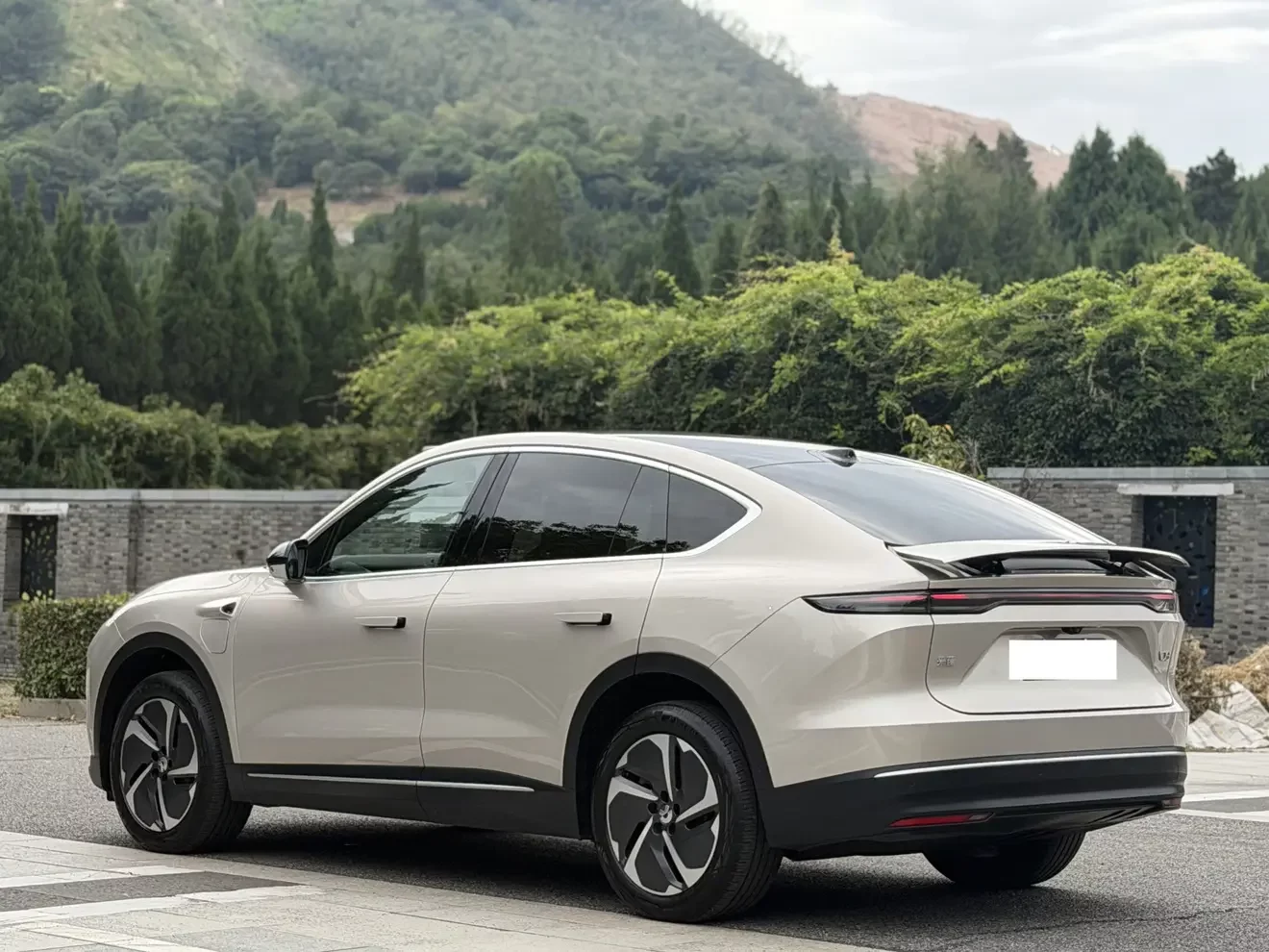 NIO EC7