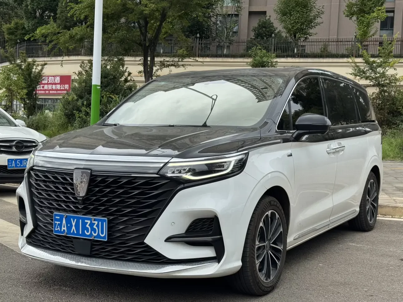 Roewe iMAX8