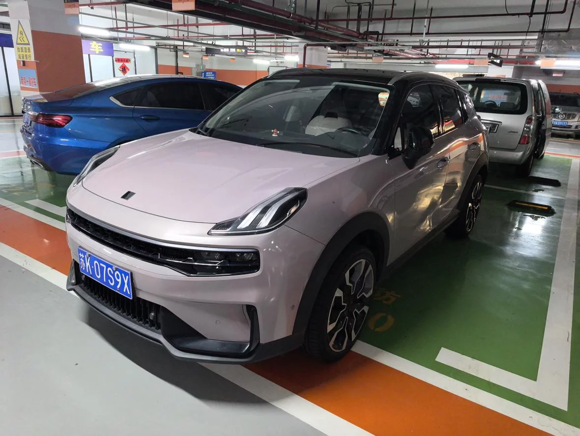 Lynk & Co 06