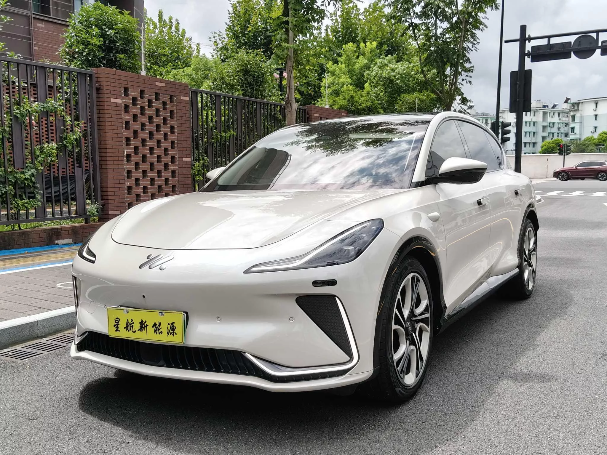 IM MOTORS ZHIJI LS7