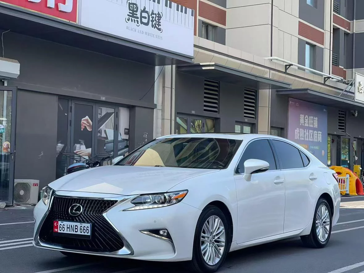 Lexus ES