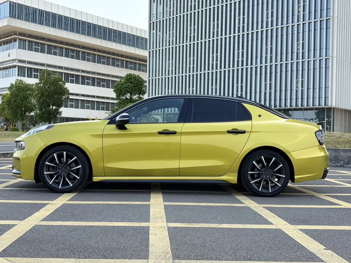 Lynk & Co 03