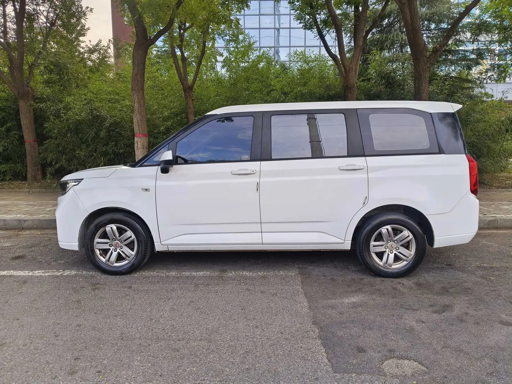 Wuling Hongguang PLUS