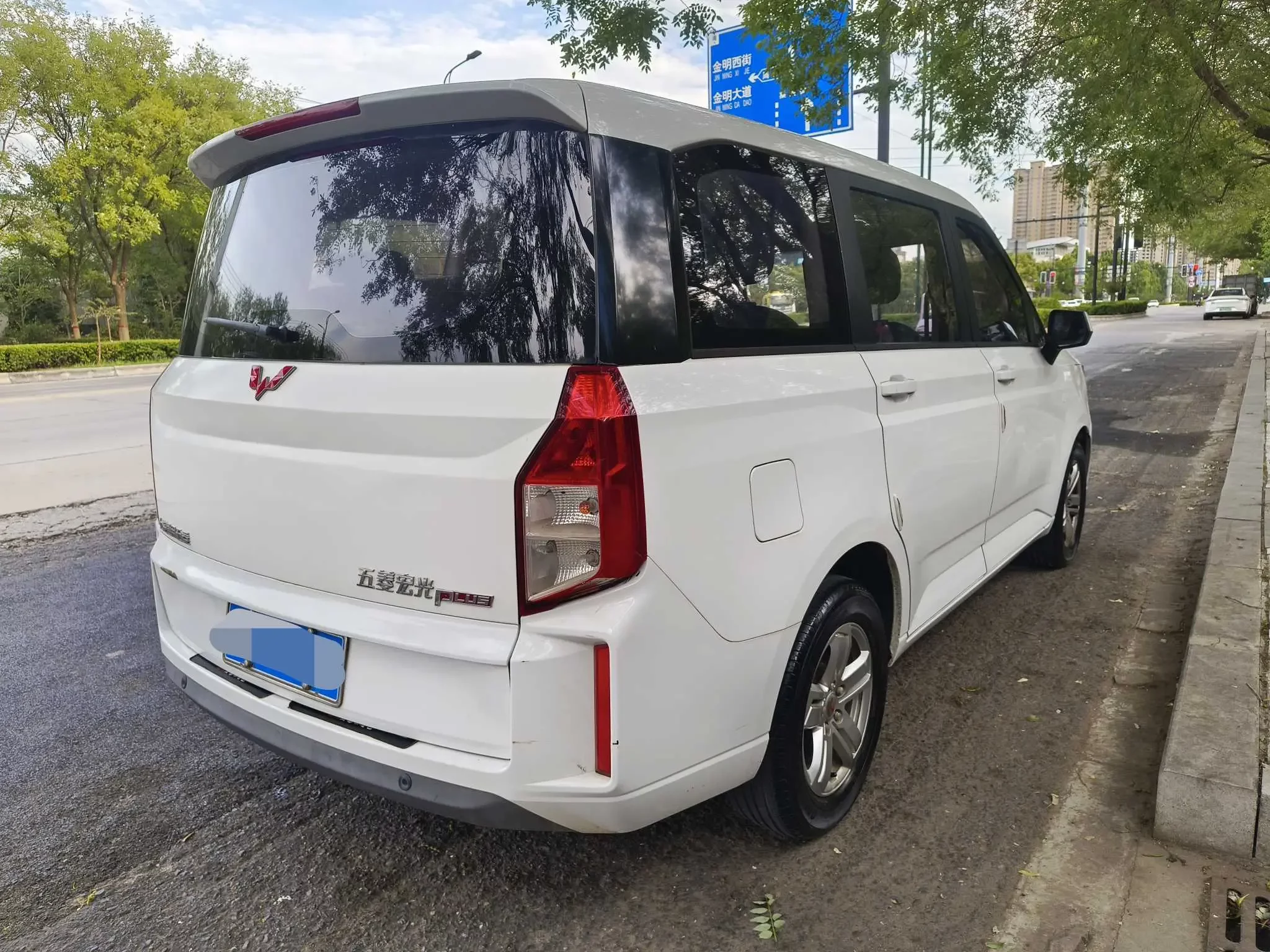 Wuling Hongguang PLUS