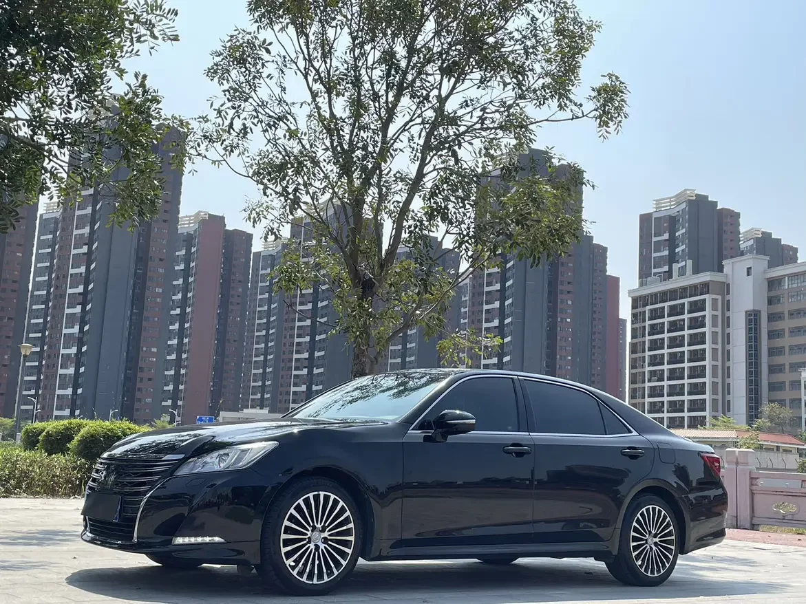 Toyota crown