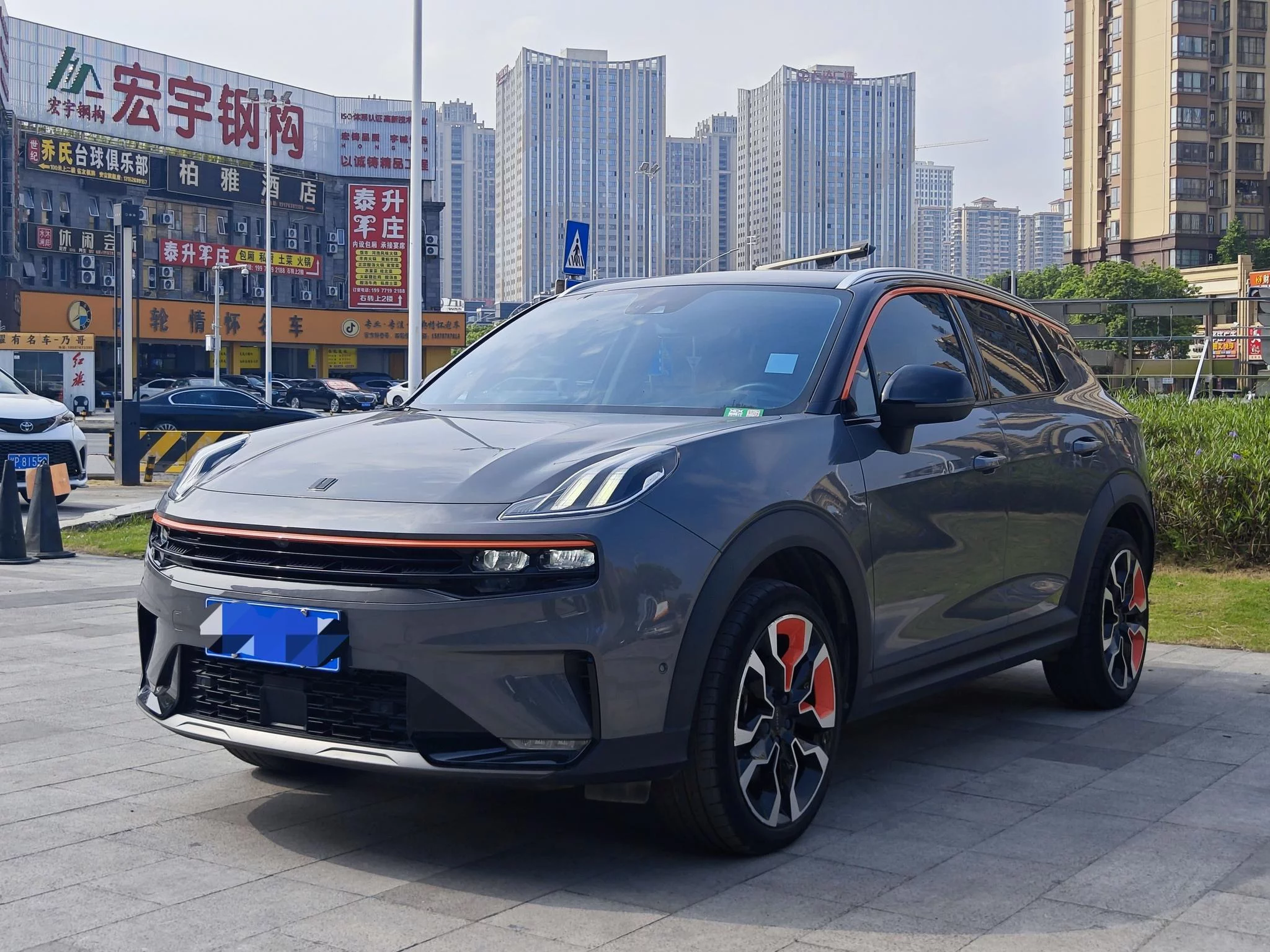 Lynk & Co 06