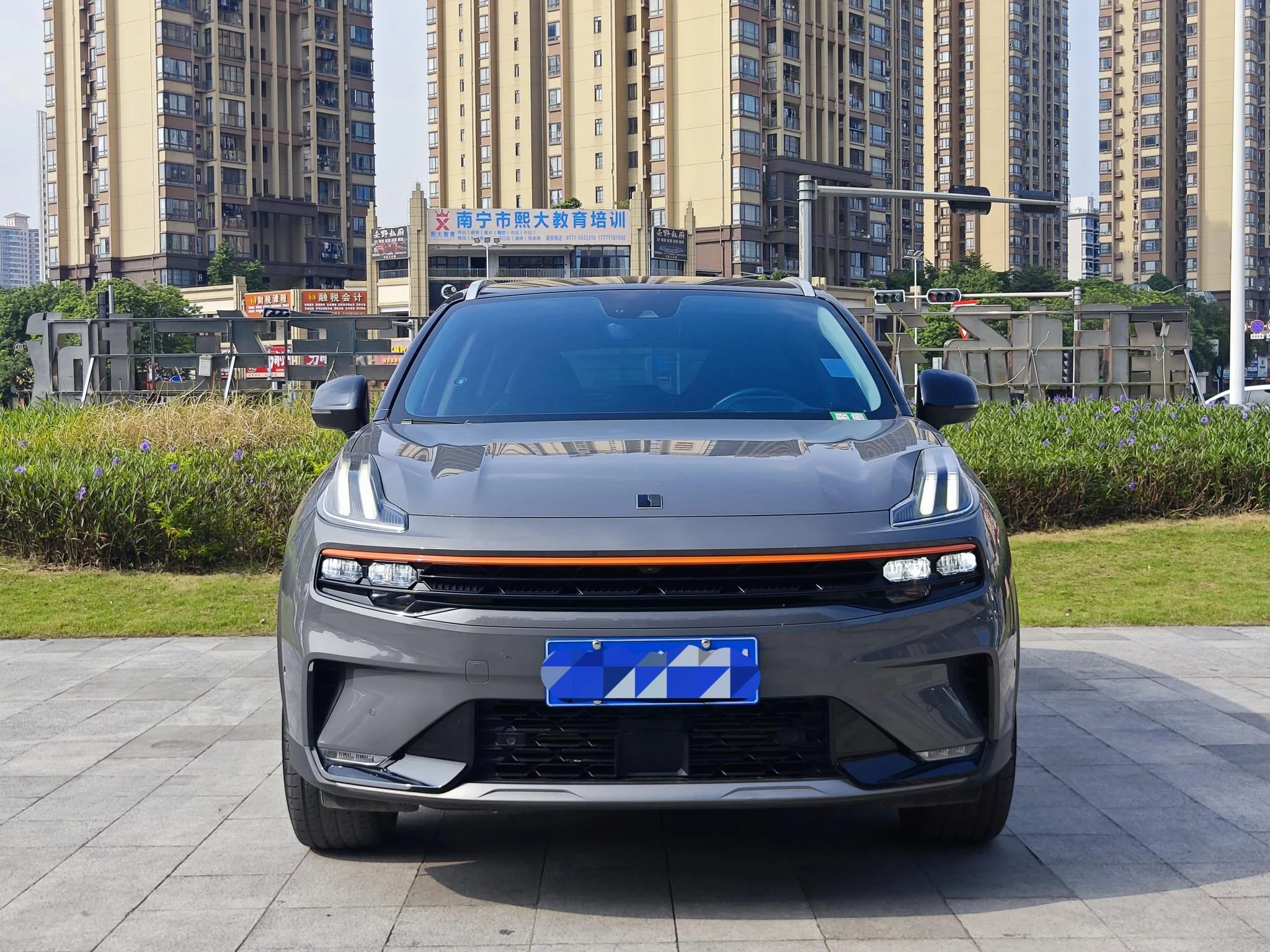 Lynk & Co 06
