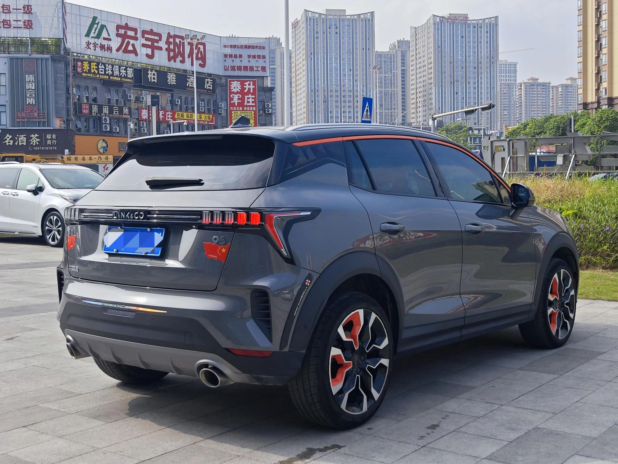 Lynk & Co 06