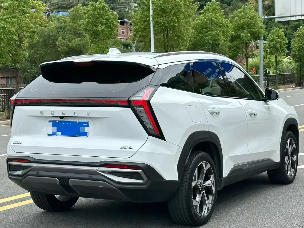 Geely Atlas L